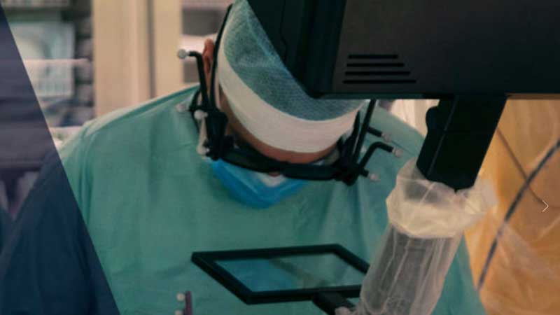 The World's First Surgical Procedure Utilizing an Augmented Reality and AI Announced