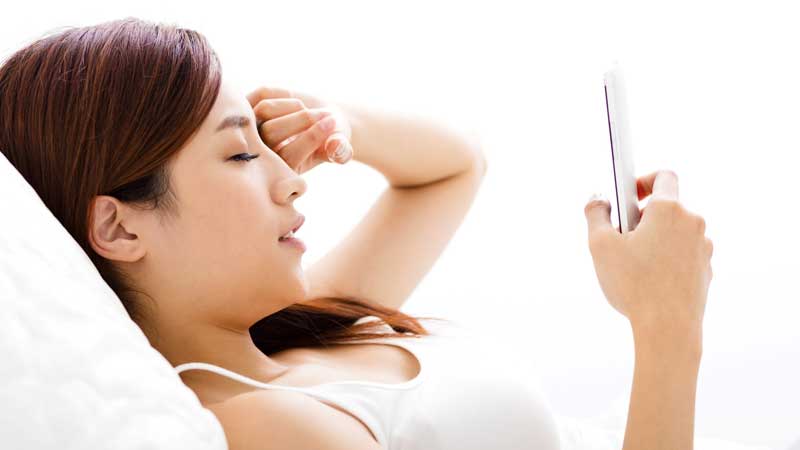 Canadians spend 11 hours per day on screens, Alcon survey shows