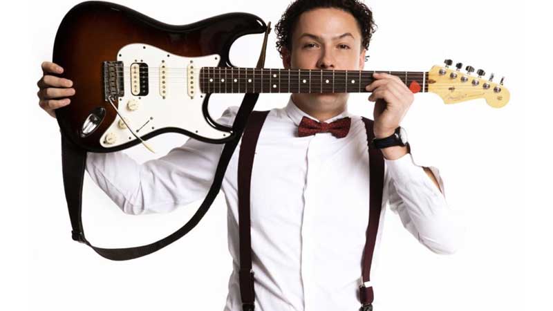 Yaroslav Trubilov, Guitar Virtuoso From Kyiv, Ukraine, Arrives in Toronto and Joins Canadian Band