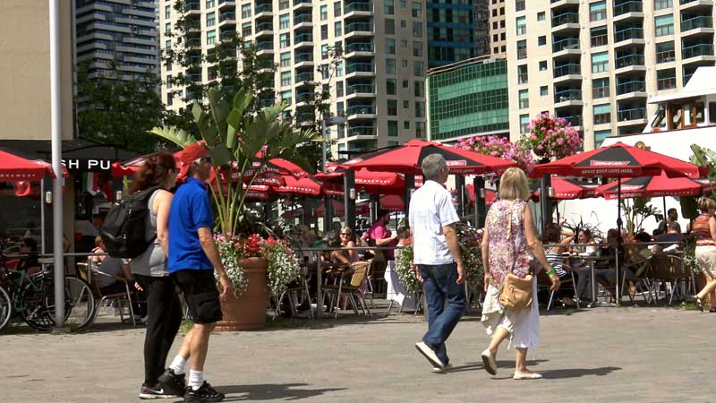 TORONTO ☕🏬 City of Toronto Receives More Than 500 Caféto Curb Lane Café Applications