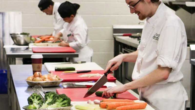 🧑🔎💵 Federal Minimum Wage Rising to $17.30 Per Hour on April 1