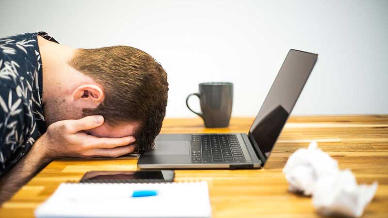 🧑🔎⚕️  Nearly Half of Canadian Workers Feel Burned Out, and More Than 3 in 10 Say Burnout is Rising