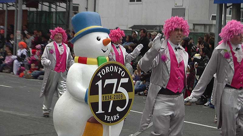 🎄🎅🚶‍♀️🚶‍♂🤹‍♂️✨ 2009 Santa Claus Parade. Facts