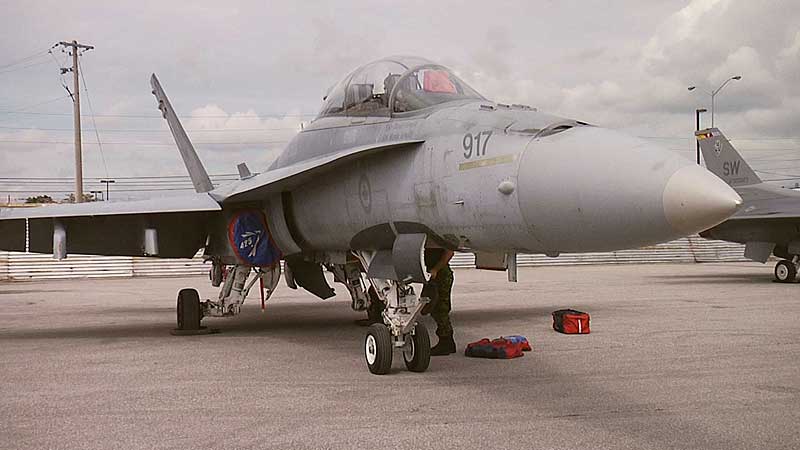 ✈️ 2010 Canadian International Air Show. CF-18 Arrival