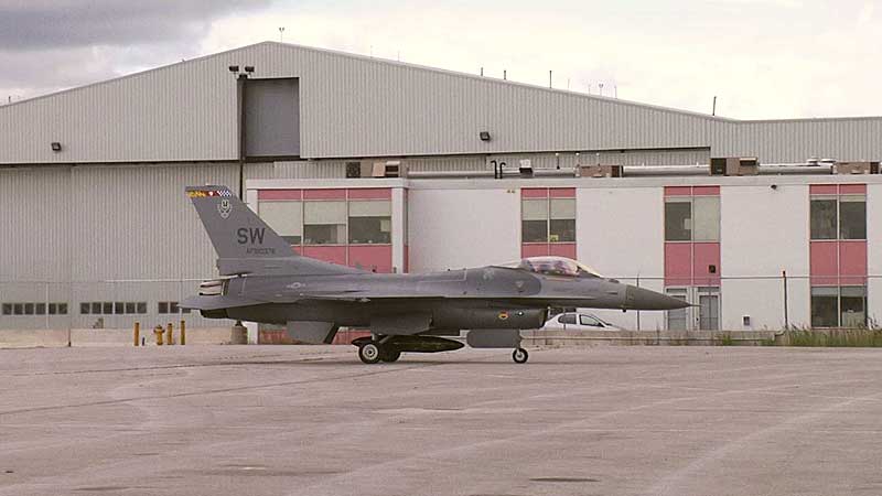 ✈️ 2010 Canadian International Air Show. USAF F-16 Viper East Arrival