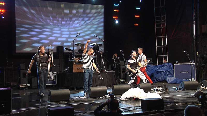 💙💛🎶 2010 Ukrainian Festival. Mad Heads XL Band