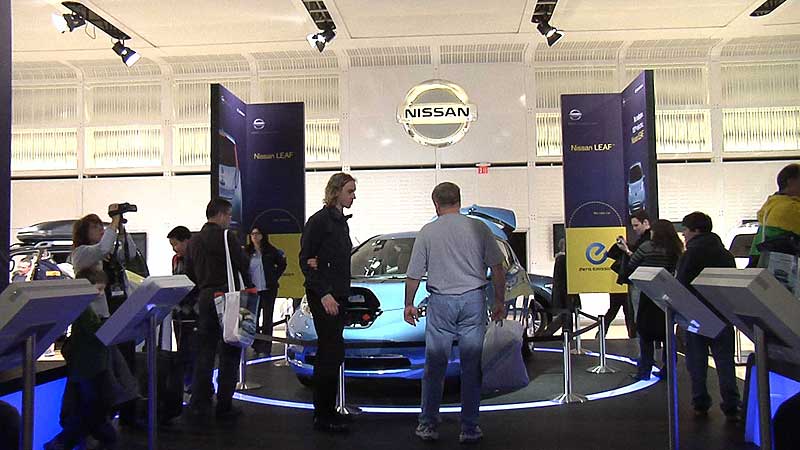 🚗 2011 Canadian International AutoShow. Nissan Leaf. Canadian Premiere