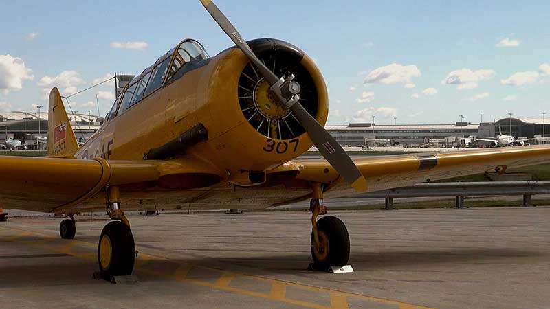 ✈️ 2014 Canadian International Air Show. CHAA Harvard Arrival