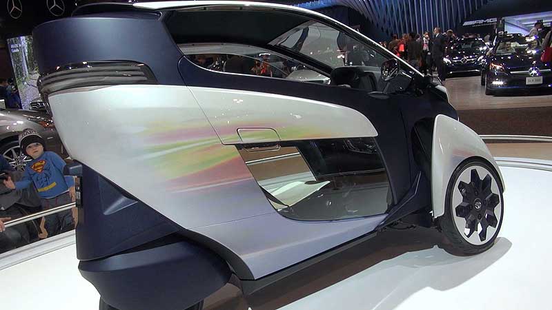 🚗 2015 Canadian International AutoShow. Canadian Premiere. Toyota i-Road Concept