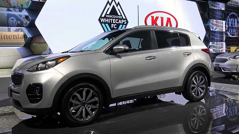 🚗 2016 Canadian International AutoShow. 2017 Kia Sportage SUV Unveiled