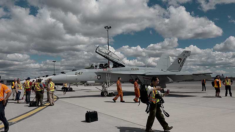 ✈️ 2016 Canadian International Air Show. USN Super Hornet Arrival
