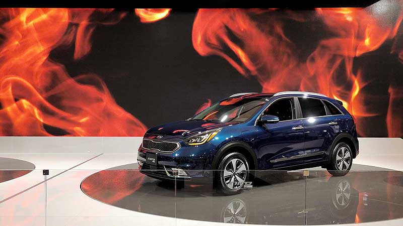 🚗 2018 Canadian International AutoShow. KIA Niro Plug-in Hybrid Debut