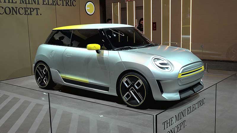 🚗 2018 Canadian International AutoShow. MINI Electric Concept Debut