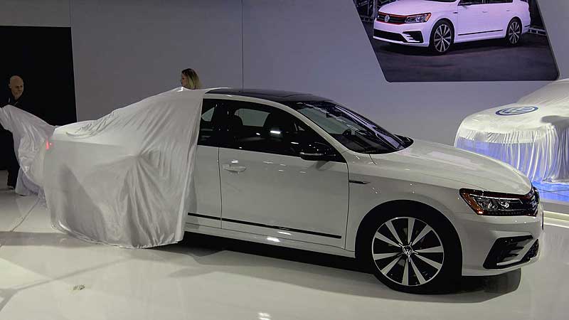 🚗 2018 Canadian International AutoShow. Volkswagen Passat GT Concept Unveiling