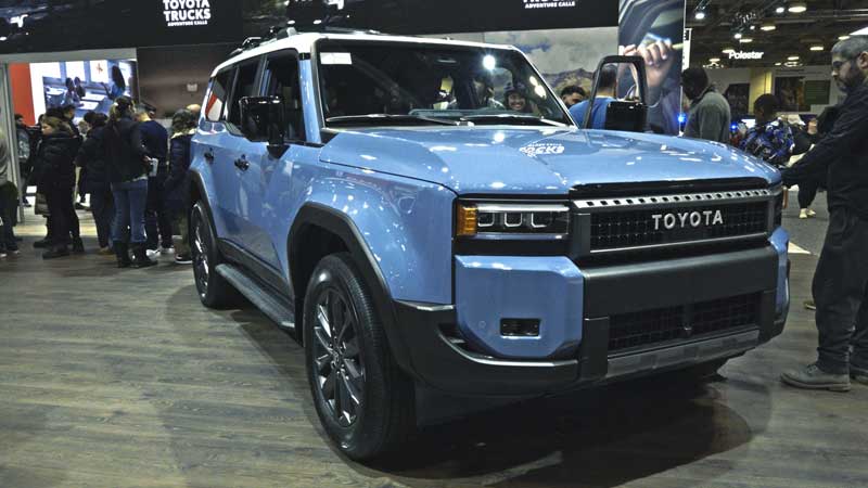 2025 🚗 Toyota 4Runner First Look at Toronto AutoShow. Hybrid SUV, Trailhunter & More!