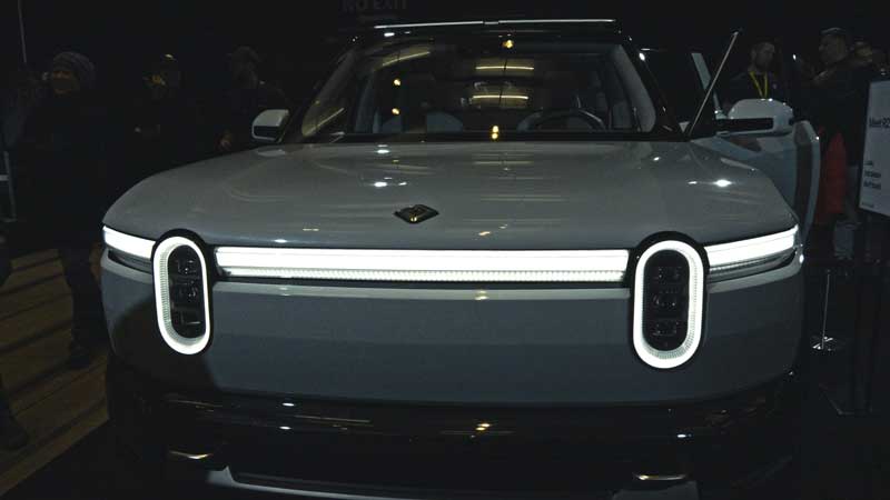 2025 🚗 Toronto Autoshow - 2026 Rivian R2 Debuts in Canada. First Look at the New Electric SUV (4K 60p HDR, Images)