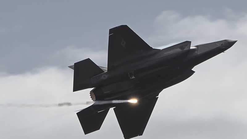 2025 ✈️ F-35 Lightning II Demo Over Toronto! Canadian International Air Show 2025. LOUD SOUND!